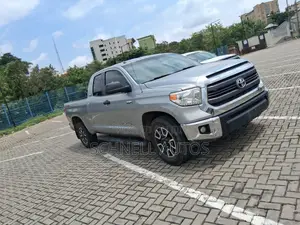Toyota Tundra 2014 Silver