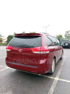 Toyota Sienna 2013 Red