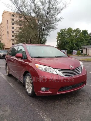 Toyota Sienna 2013 Red