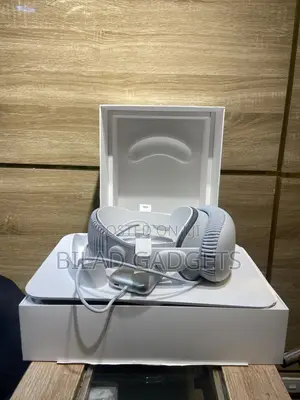 Apple Vision Pro 2025