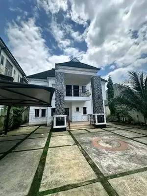5bdrm Duplex in New Airport Rd, By for sale