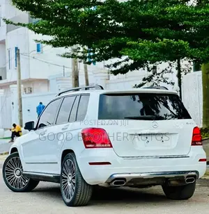 Mercedes-Benz GLK-Class Base GLK 350 4dr AWD 4MATIC (3.5L 6cyl 7A) 2015