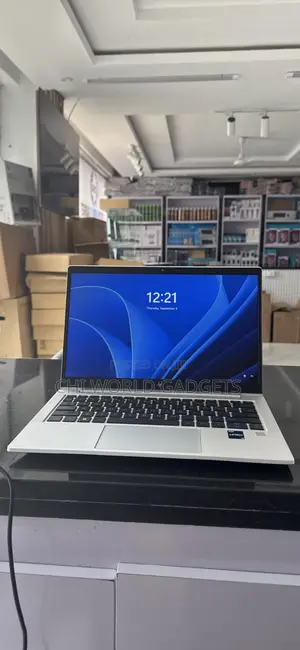 Laptop HP EliteBook 630 G10 32GB Intel Core i7 SSD 512GB