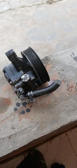 Tokunbo. Honda CRv Power Steering Pump and Alternator ( 2002 Model )