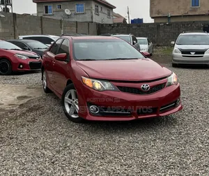 Toyota Camry SE 4dr Sedan (2.5L 4cyl 6A) 2012 Red