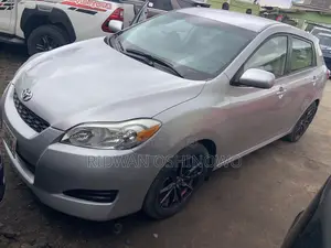 Toyota Matrix S Hatchback AWD (2.4L 4cyl 4A) 2009 Silver