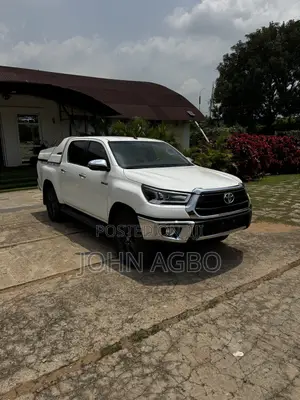 Toyota Hilux 2021 White
