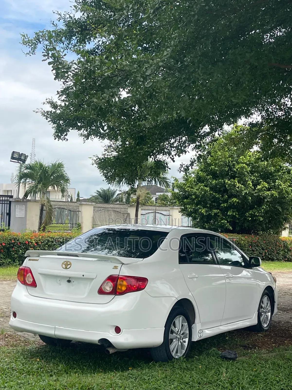Toyota Corolla 2010 White