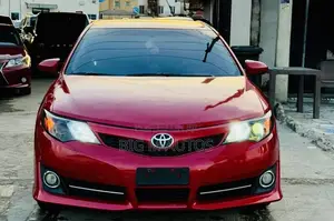 Toyota Camry SE 4dr Sedan (2.5L 4cyl 6A) 2013 Red