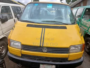 Volkswagen Transporter 1992 Yellow