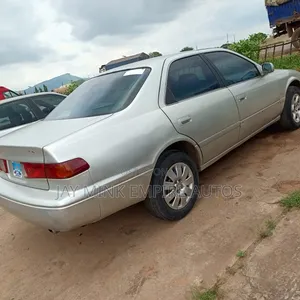 Toyota Camry 2000 Gold
