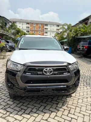 Toyota Hilux 2025 Black