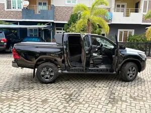 Toyota Hilux 2025 Black