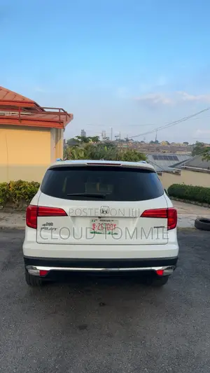 Honda Pilot Touring 4dr SUV 4WD (3.5L 6cyl 9A) 2017 White