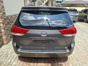 Toyota Sienna 2015 Gray