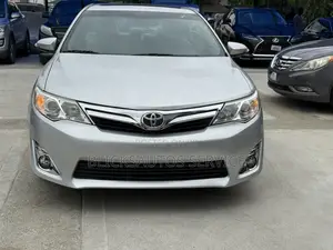 Toyota Camry XLE 4dr Sedan (2.5L 4cyl 6A) 2013 Silver