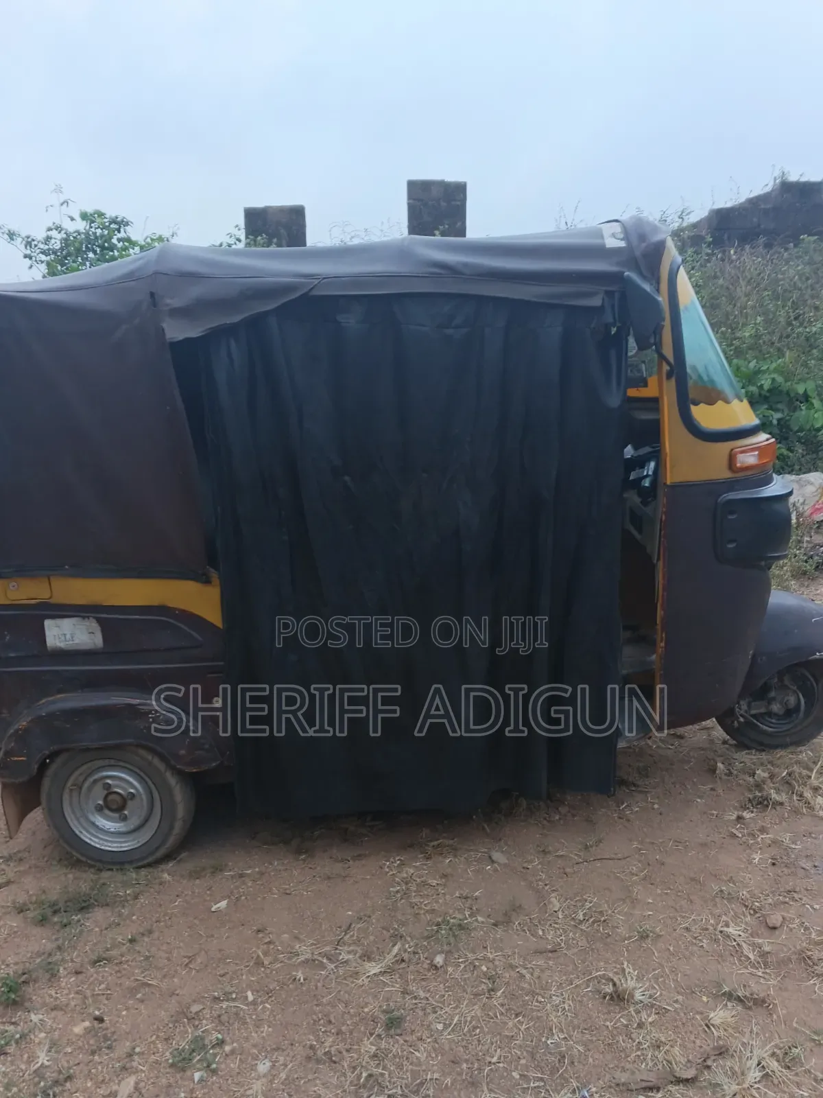 Bajaj RE 2021 Brown