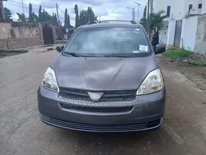 Toyota Sienna 2005 Gray