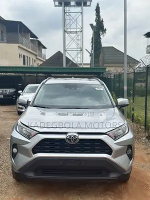 Toyota RAV4 XLE AWD 2020 Gray