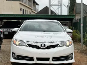 Toyota Camry SE 4dr Sedan (2.5L 4cyl 6A) 2013 White