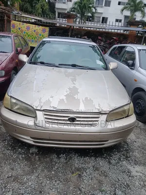 Toyota Camry Automatic 1999 Gold