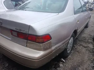 Toyota Camry Automatic 1999 Gold