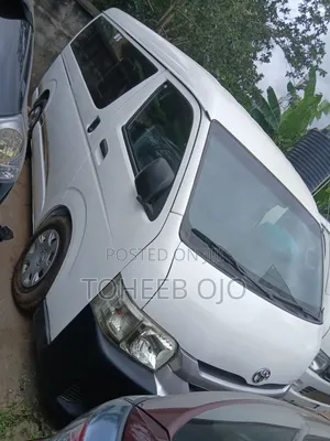 Toyota HiAce 2015 White