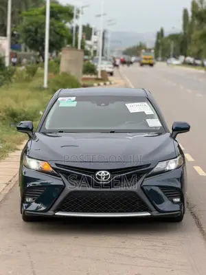 Toyota Camry SE FWD (2.5L 4cyl 8AM) 2018 Blue