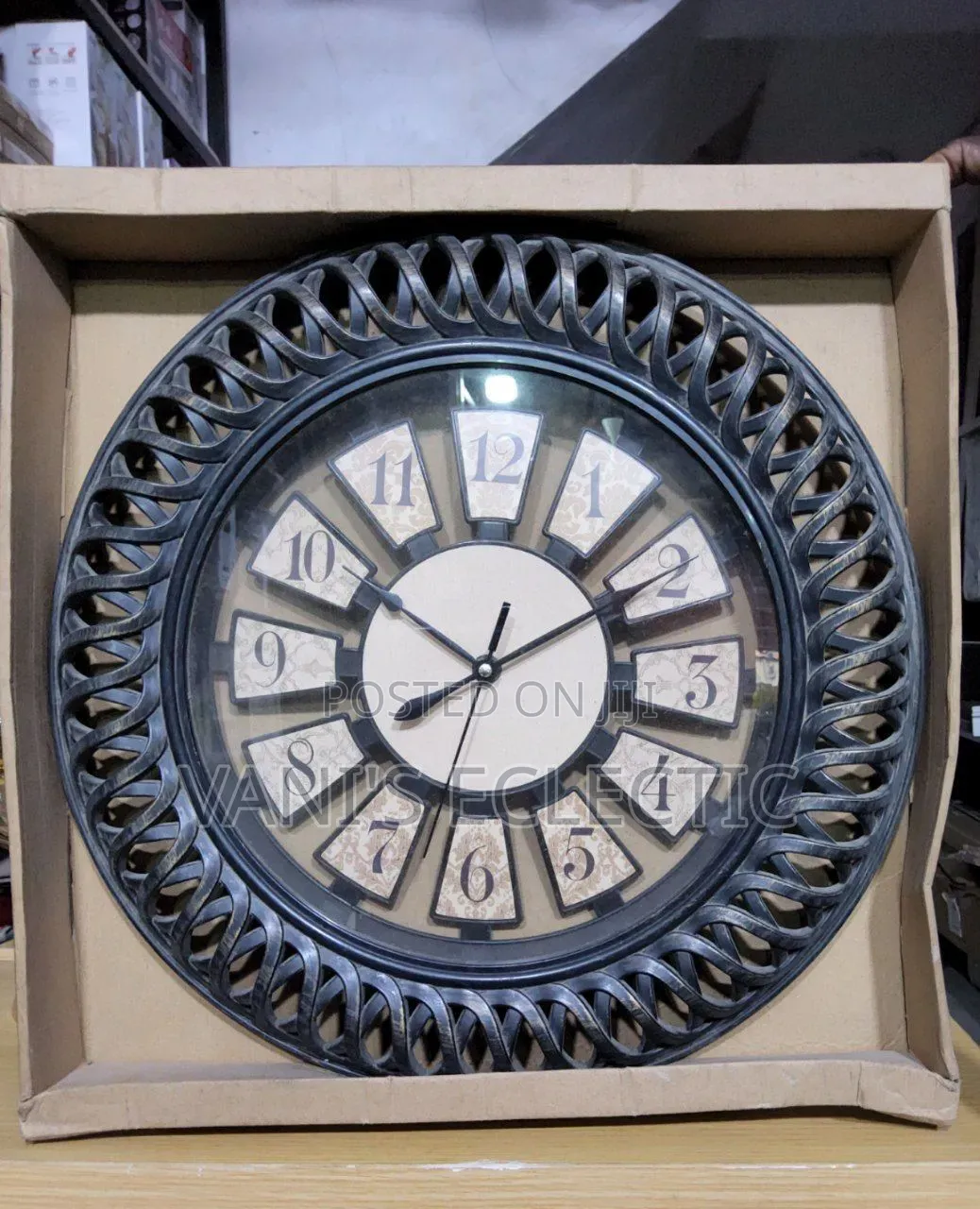 Elegant Vintage-Style Decorative Round Wall Clocks