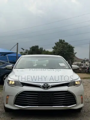 Toyota Avalon XLE FWDSedan (3.6L 6cyl 6A) 2016 White