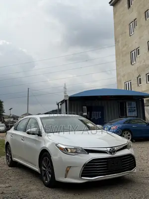 Toyota Avalon XLE FWDSedan (3.6L 6cyl 6A) 2016 White