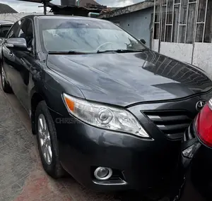 Toyota Camry XLE 4dr Sedan (2.5L 4cyl 6AM) 2010 Gray
