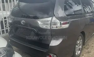 Toyota Sienna 2012 Brown