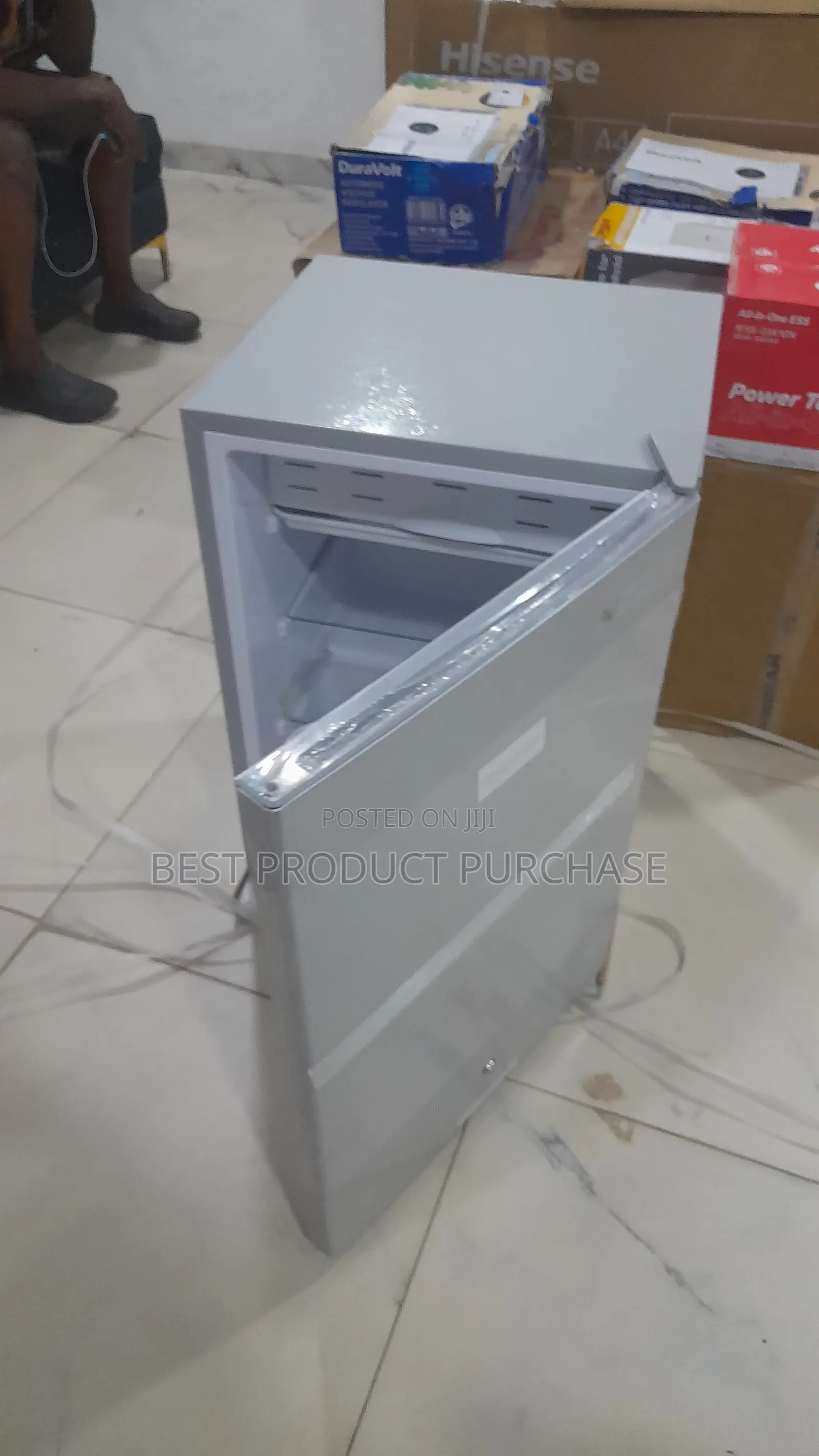 Glamstar GFR-90S-E Refrigerator – Convenient Storage