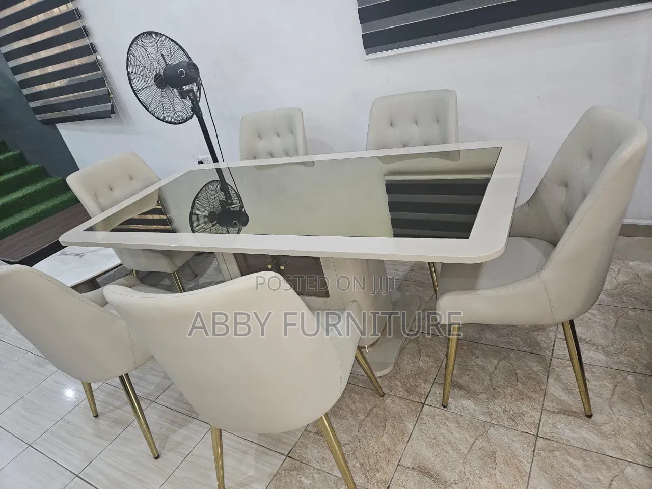 Dining Table by 6 Seaters