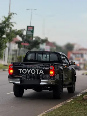 New Toyota Hilux 2025 Black