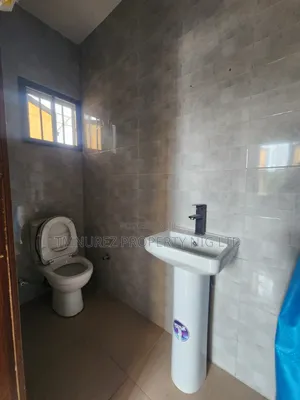 3bdrm Apartment in Lekki Phase 1 for rent