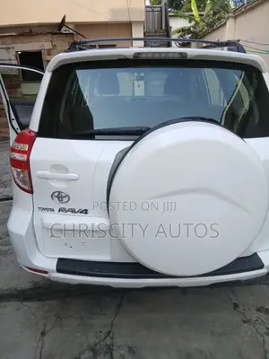 Toyota RAV4 2010 White