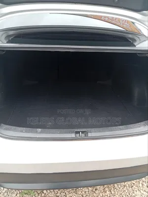 Toyota Corolla LE 2021 Silver