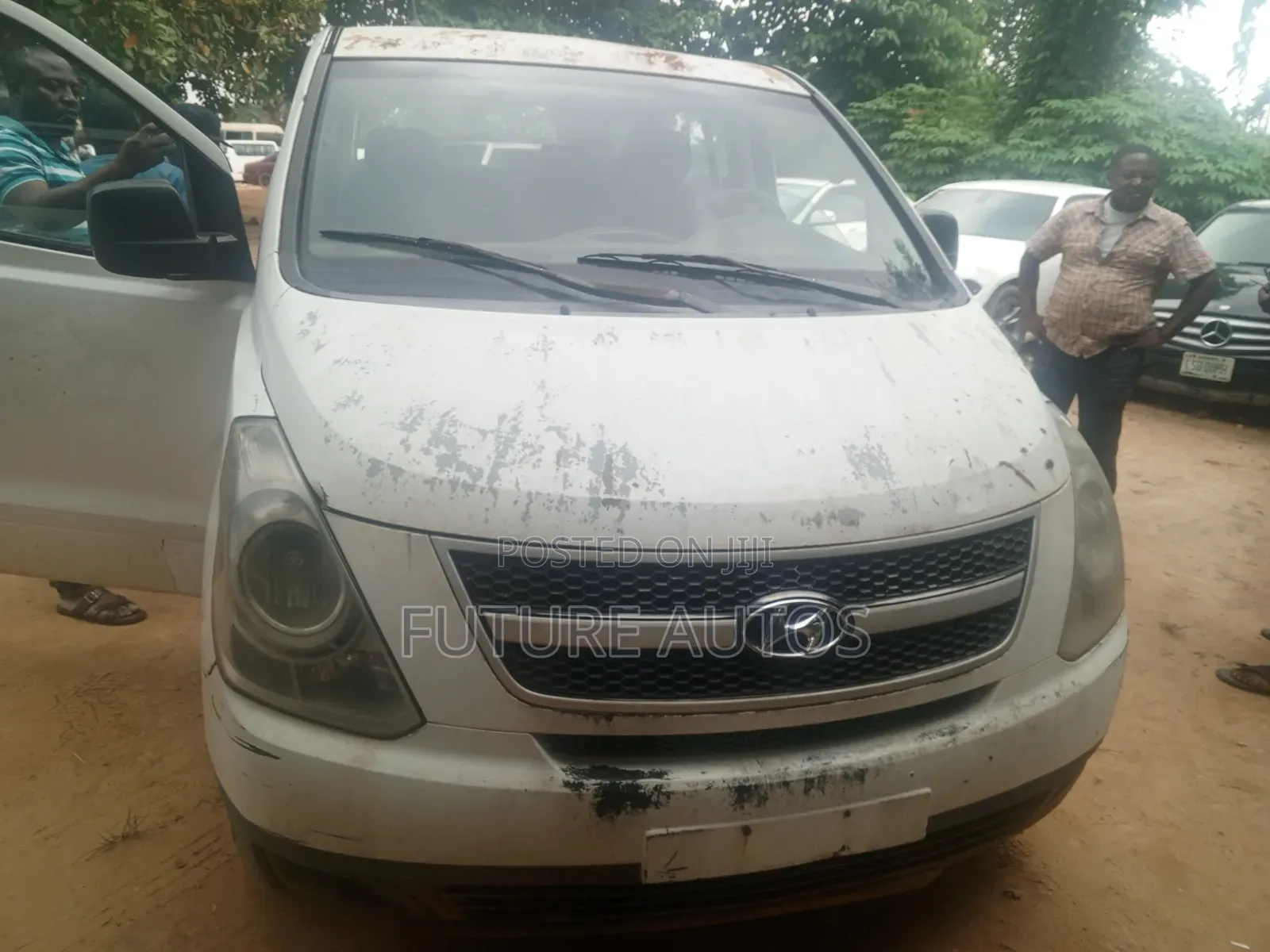 Hyundai H1 2011 White