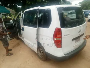 Hyundai H1 2011 White