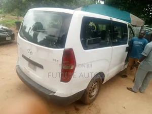 Hyundai H1 2011 White