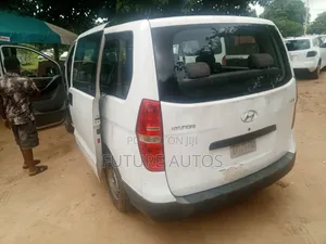 Hyundai H1 2011 White