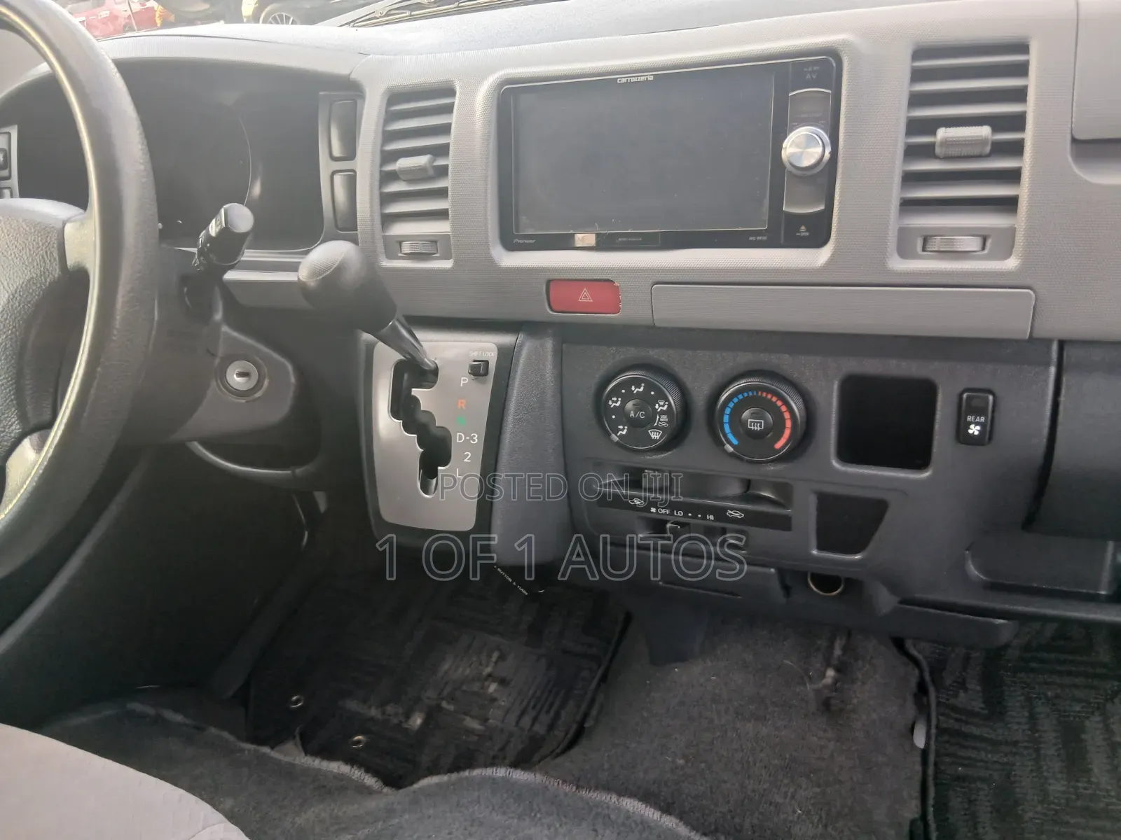 Toyota HiAce 2012 White