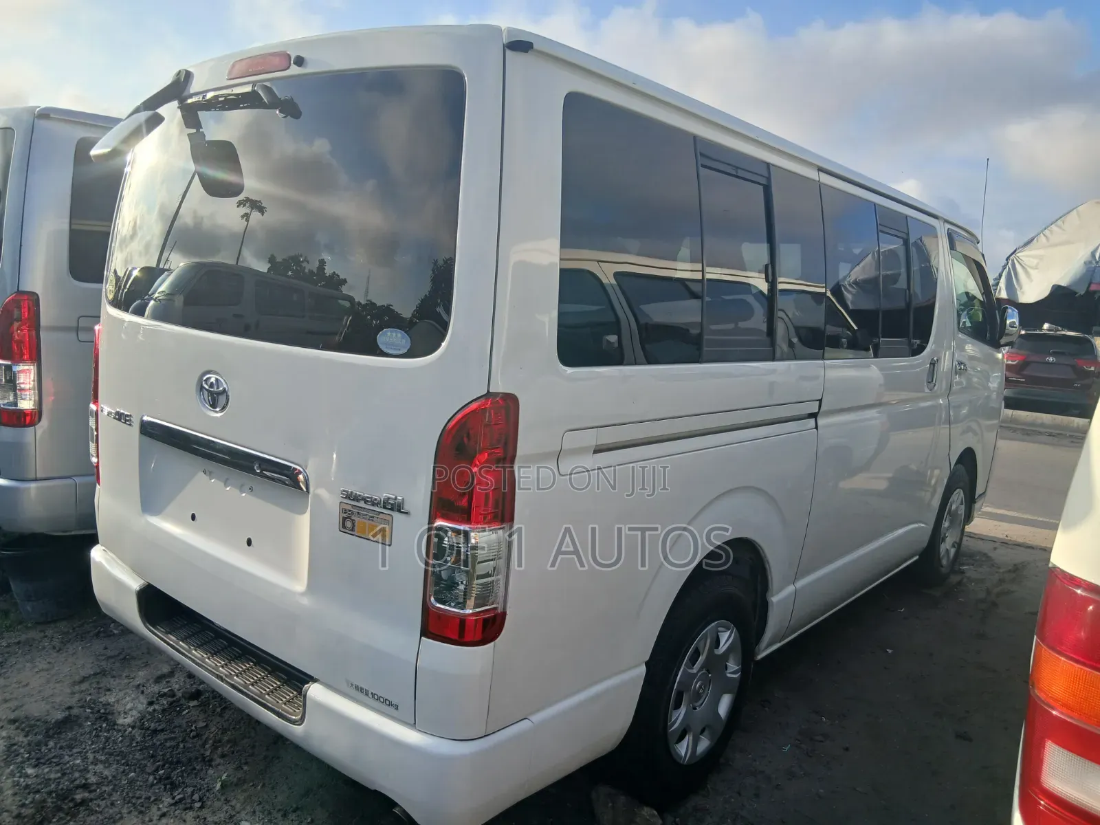 Toyota HiAce 2012 White