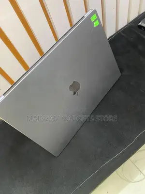 Laptop Apple MacBook Pro 2021 M1 32GB Apple M1 Pro SSD 1T