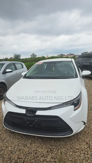 Toyota Corolla 2023 White