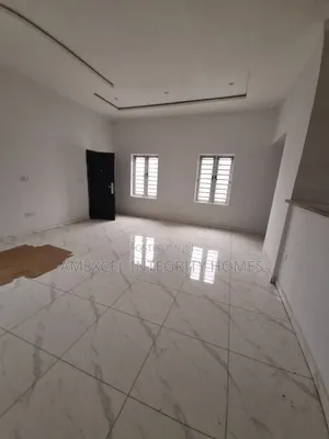 2bdrm Block of Flats in Chevron/Local for rent