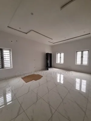 2bdrm Block of Flats in Chevron/Local for rent