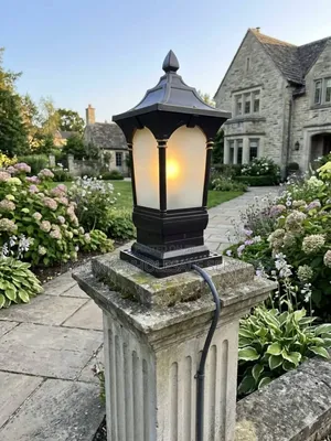 Gate and Pillar Light